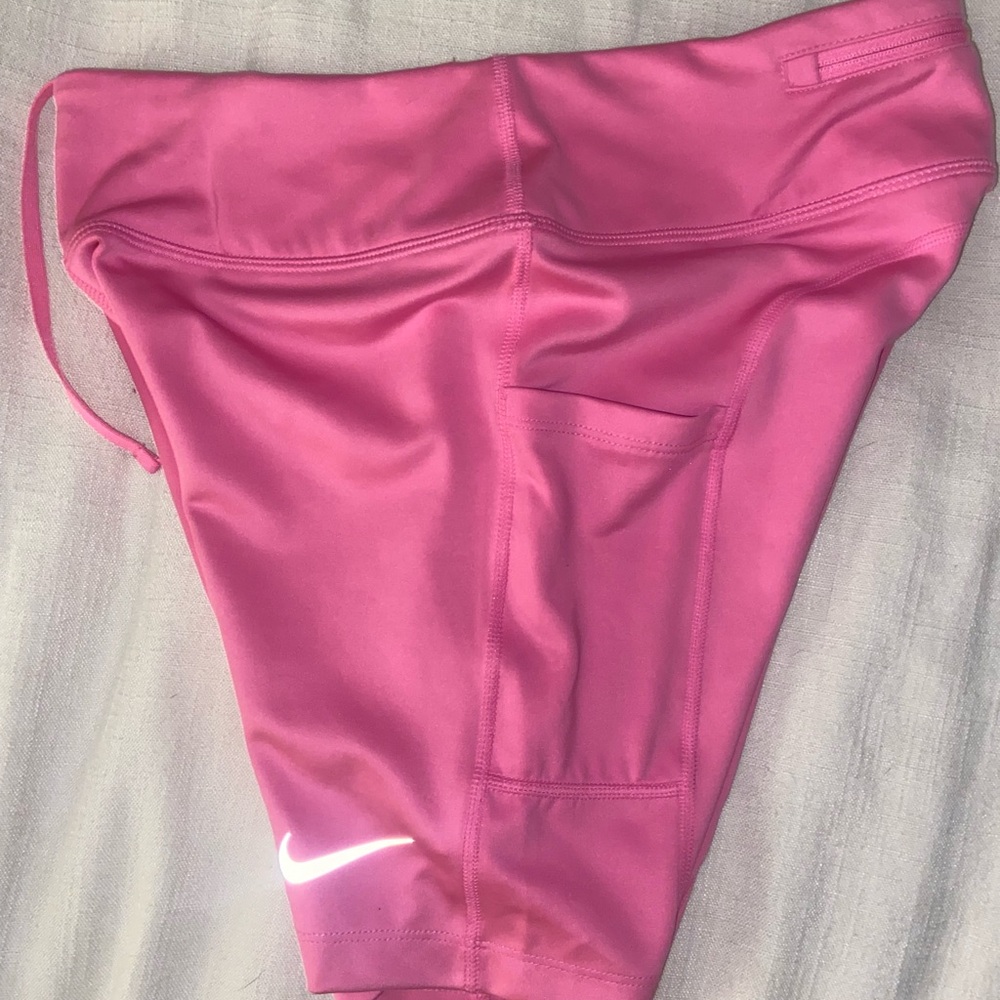 Nike Women's Pink Biker Shorts- Size Medium- EUC - Picture 4 of 5